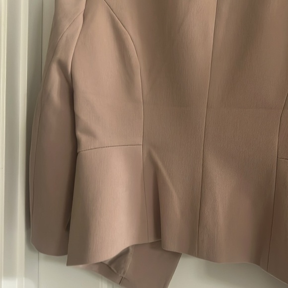 Women’s size 6 blazer. Express - Picture 9 of 12